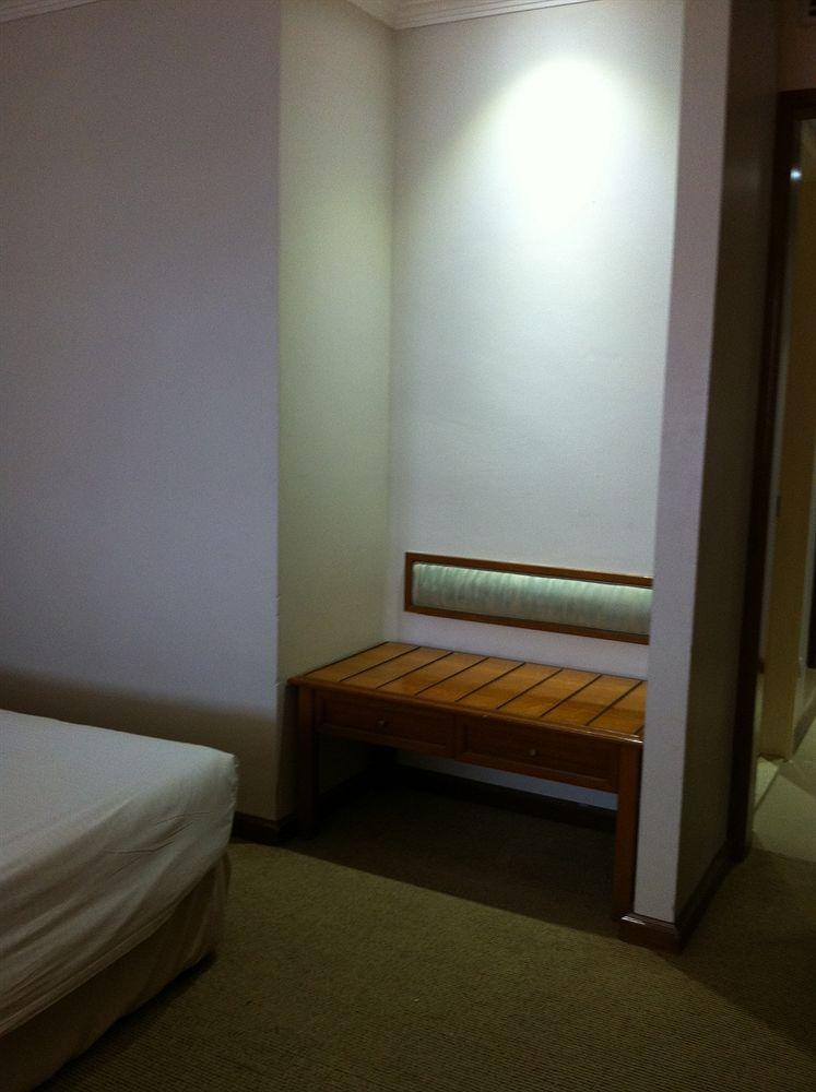Kingwood Hotel Kuching Exterior foto
